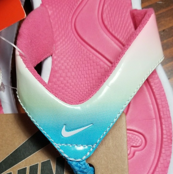 Girls sz 2y Nike Sandles - Picture 4 of 4